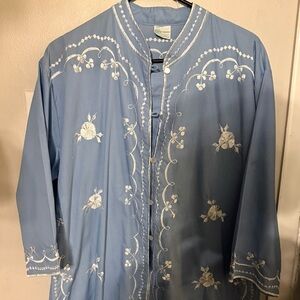Vintage Caro of Honolulu Blue Embroidered Peignoir Robe •  Nylon • M/